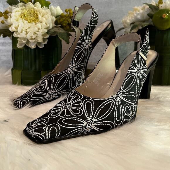 NEW Circa Joan & David Floral Embroidered Flowers Slingback Black White Heels S… - Picture 14 of 16